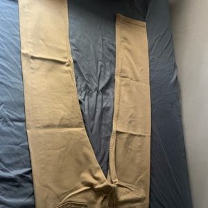 Pant levi’s. Color khaki .size W32 L32.